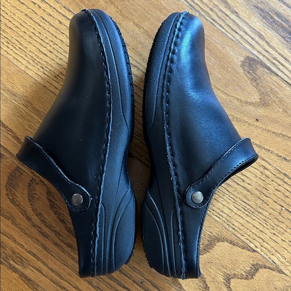 Spring Step Black Leather Mules - Picture 8 of 12